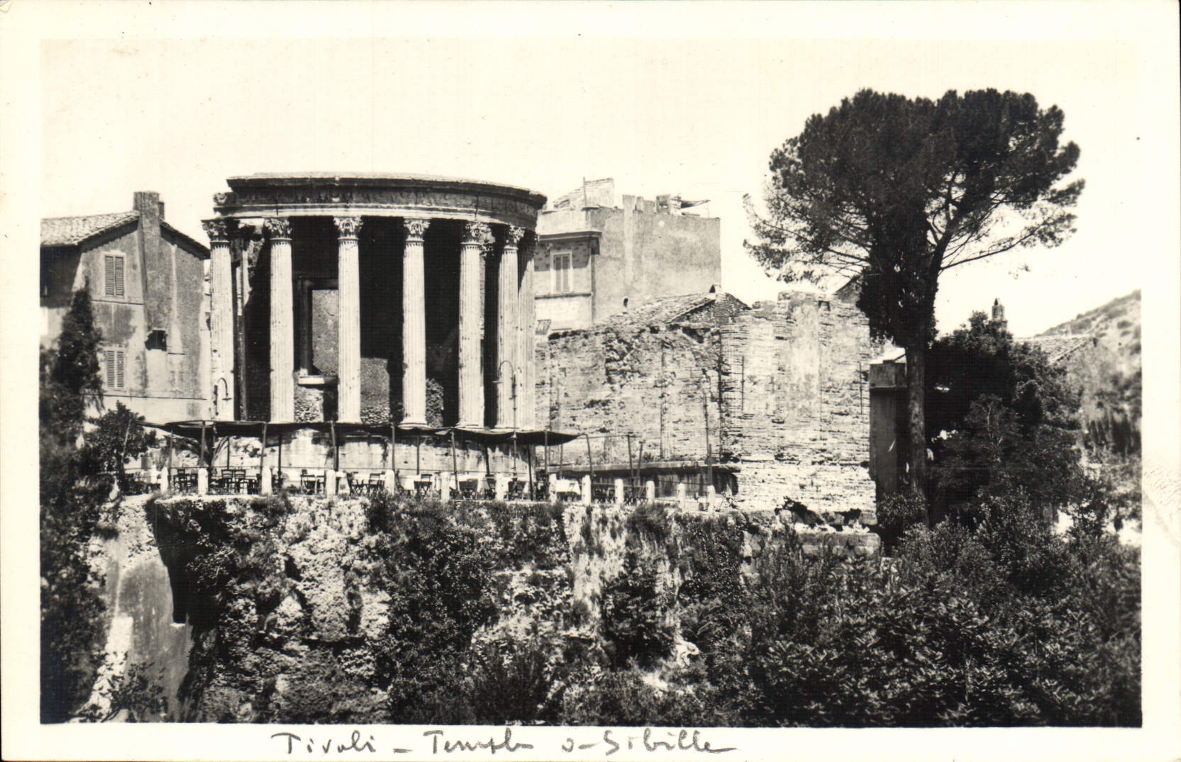 VINTAGE POSTCARD Tivoli TEmplo