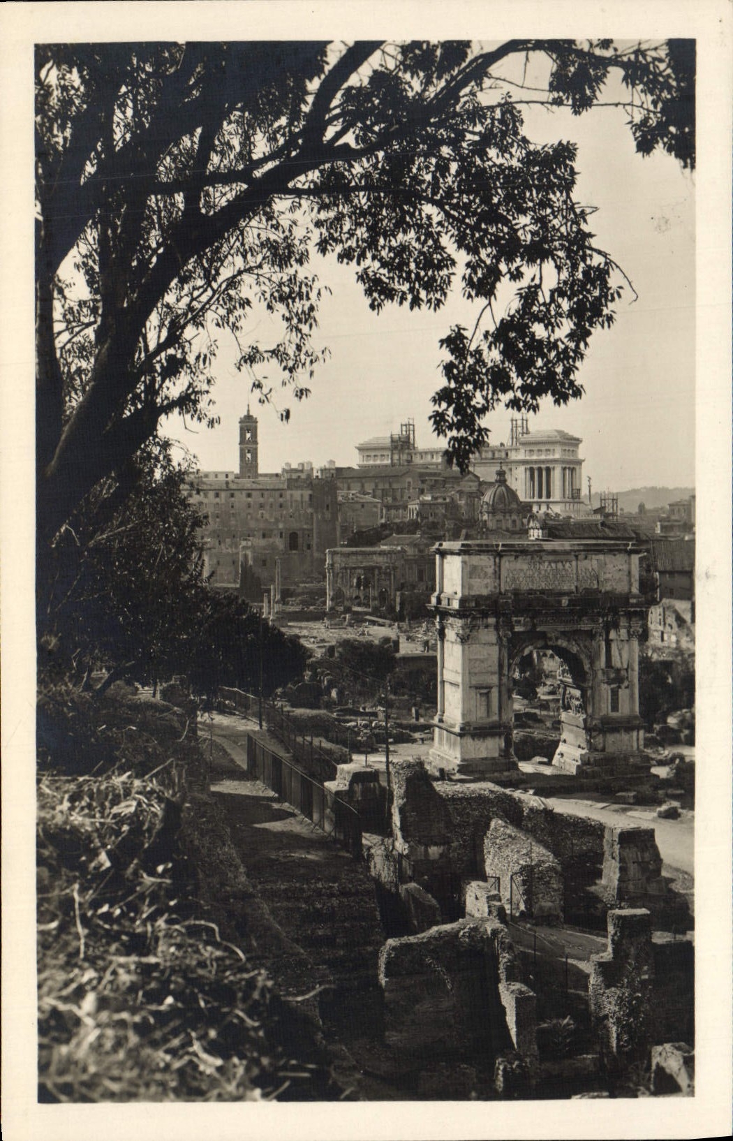 La POSTAL Roma de la VENDIMIA perfora a Romano Tam di Saturne