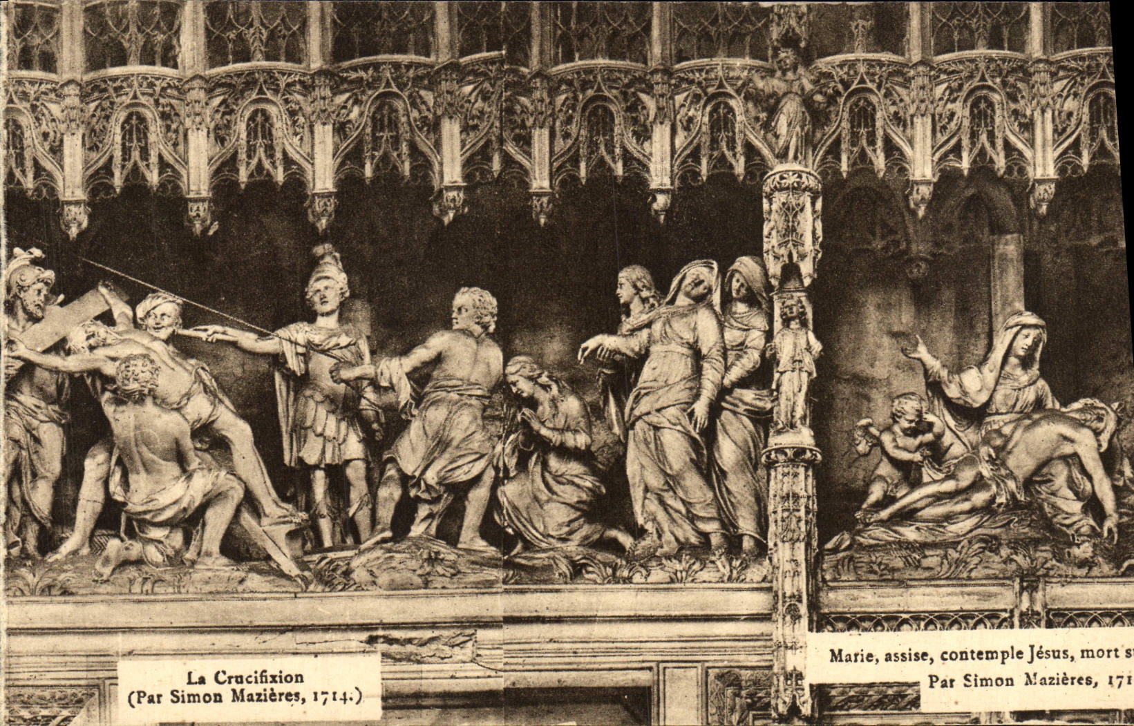 La POSTAL Chartres Crucifixon Marie Assise de la VENDIMIA comtempla a Jesús