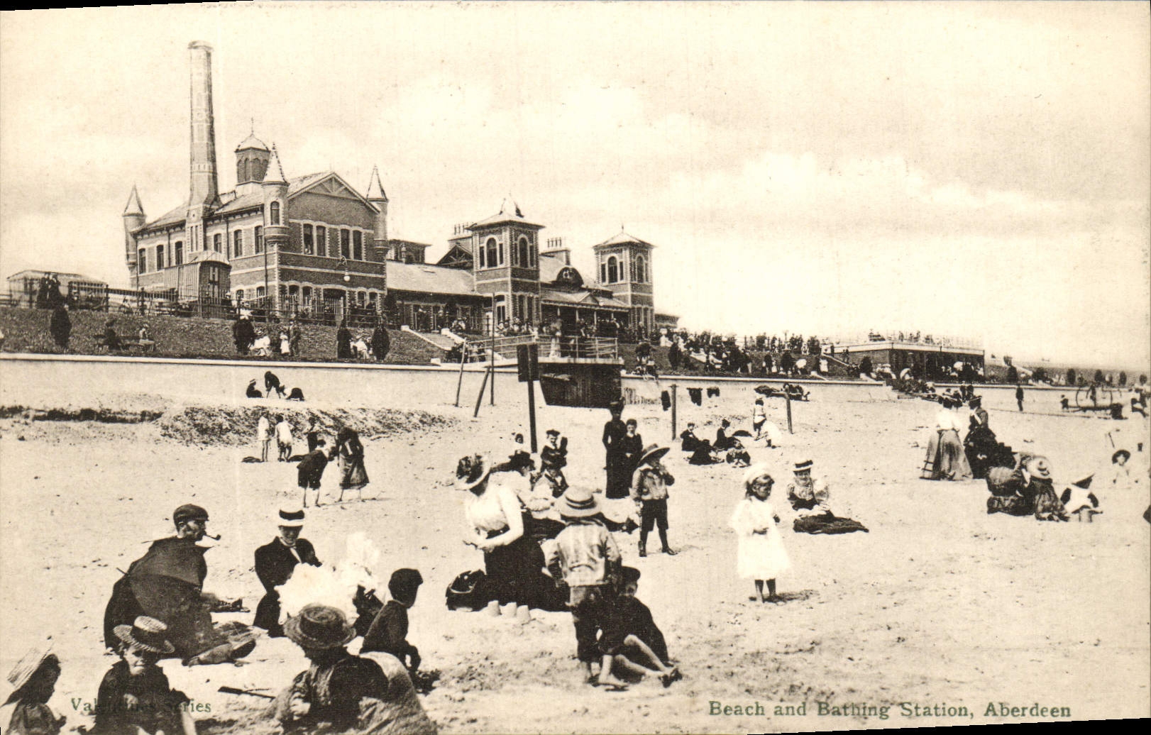 VINTAGE POSTCARD Beach And Bathing Aberdeen Station