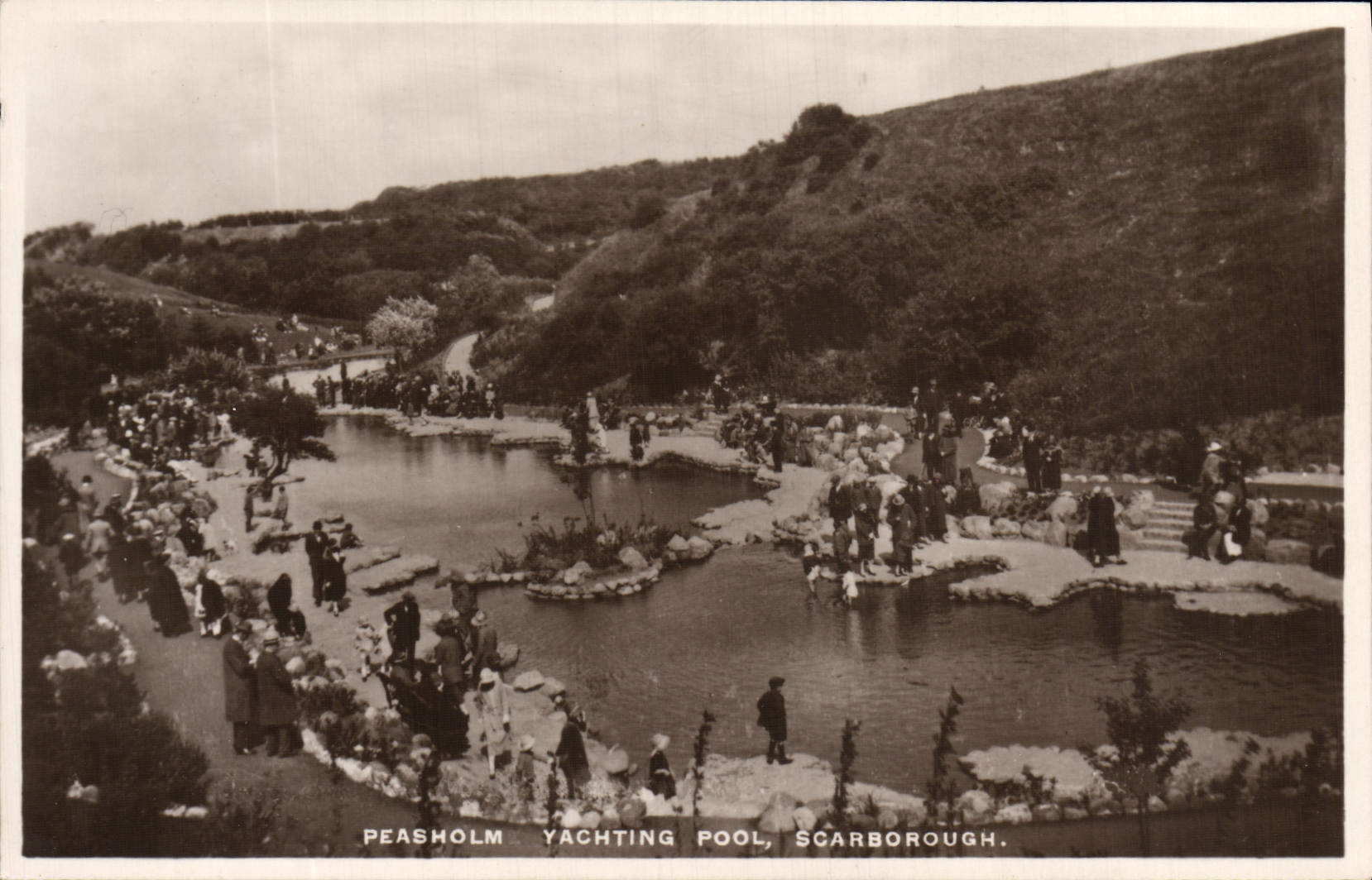 VINTAGE POSTCARD Peasholm Yachting Scarborough Pool