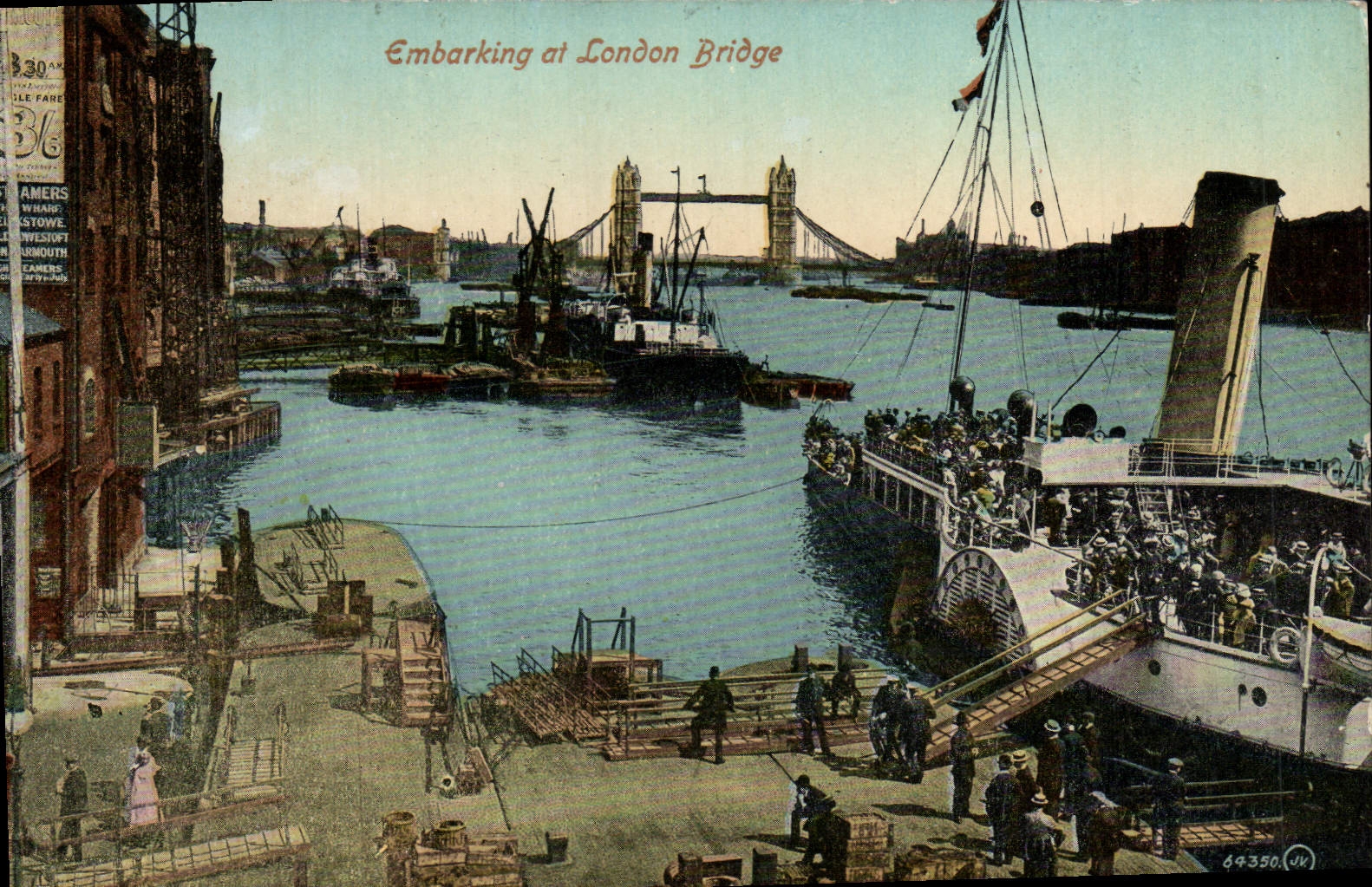 CPA Embarking At London Bridge Bateau