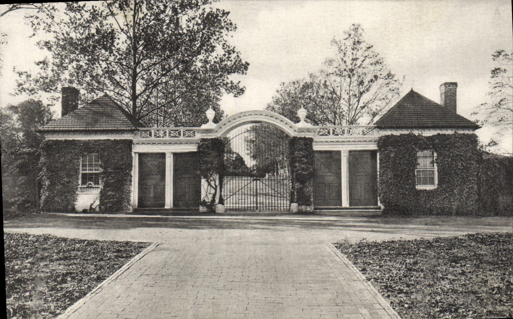 VINTAGE POSTCARD North Lodge Spoils Off Mount Vernon Virginia Home George Washington