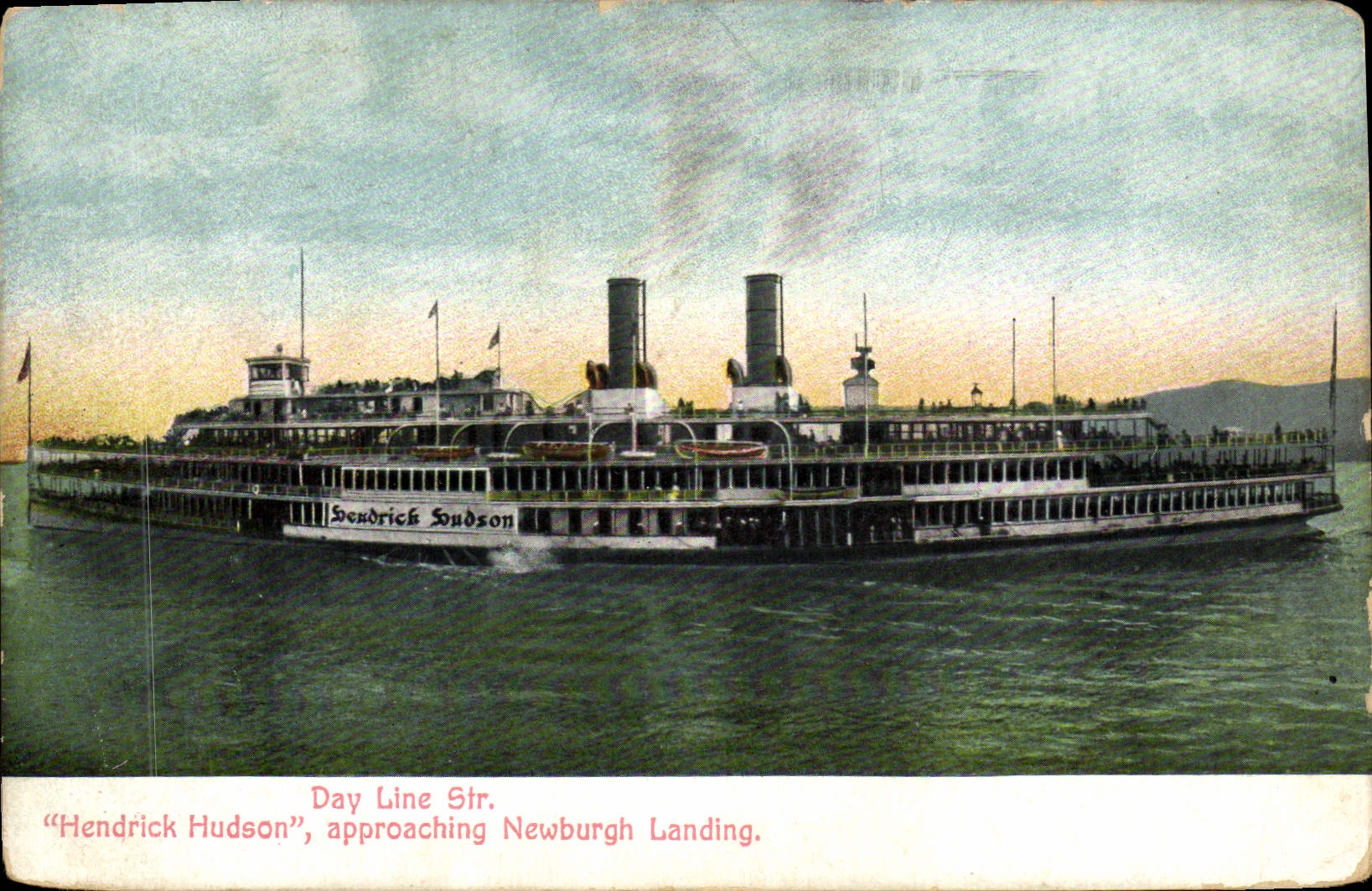 VINTAGE POSTCARD Day Line Str Hendrick Hudson Approaching Newburgh Landing Boat
