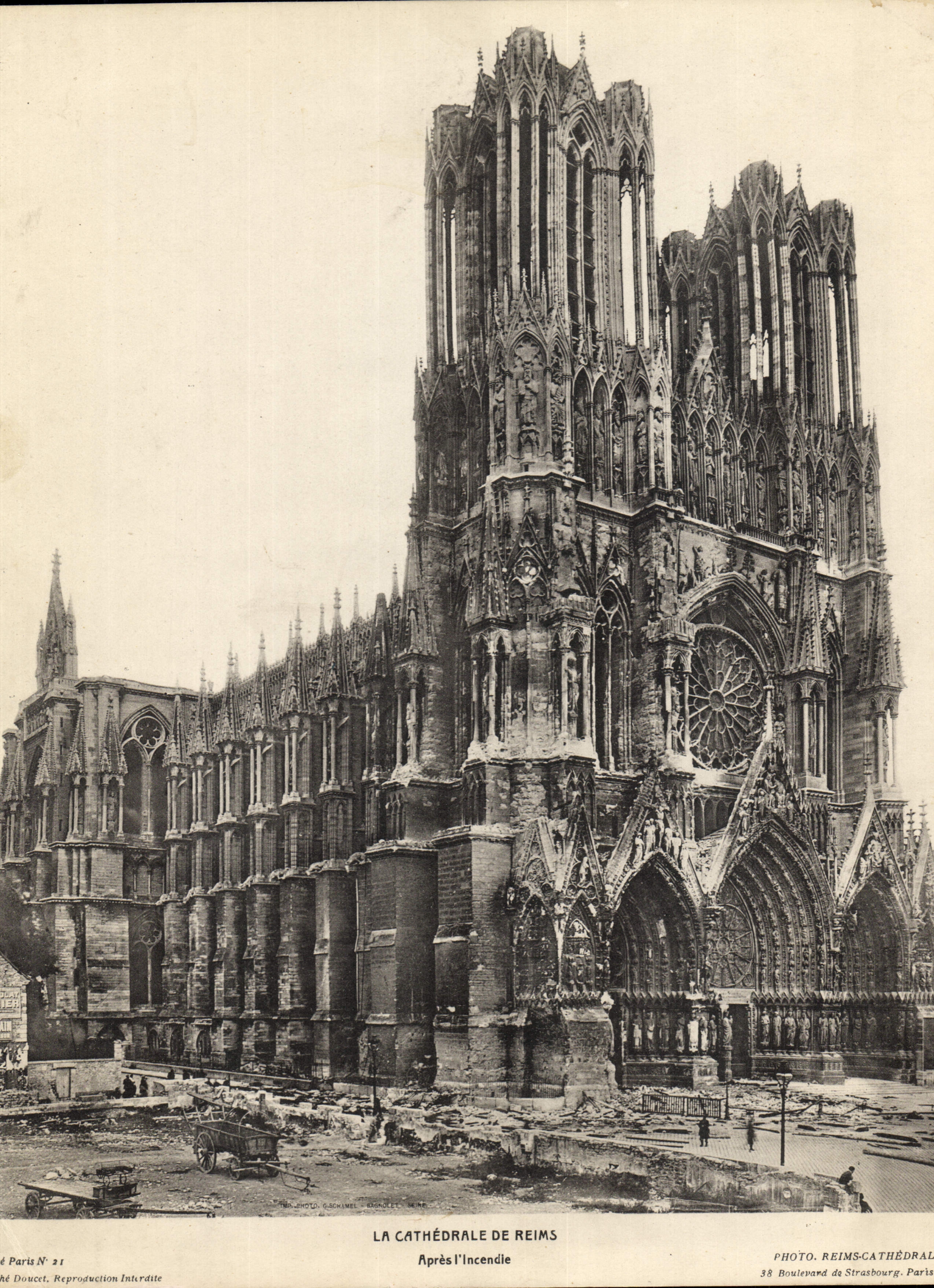 CPA Grand Format La Cathedrale De Reims Apres l'incendie 23.5 * 29.5 cm