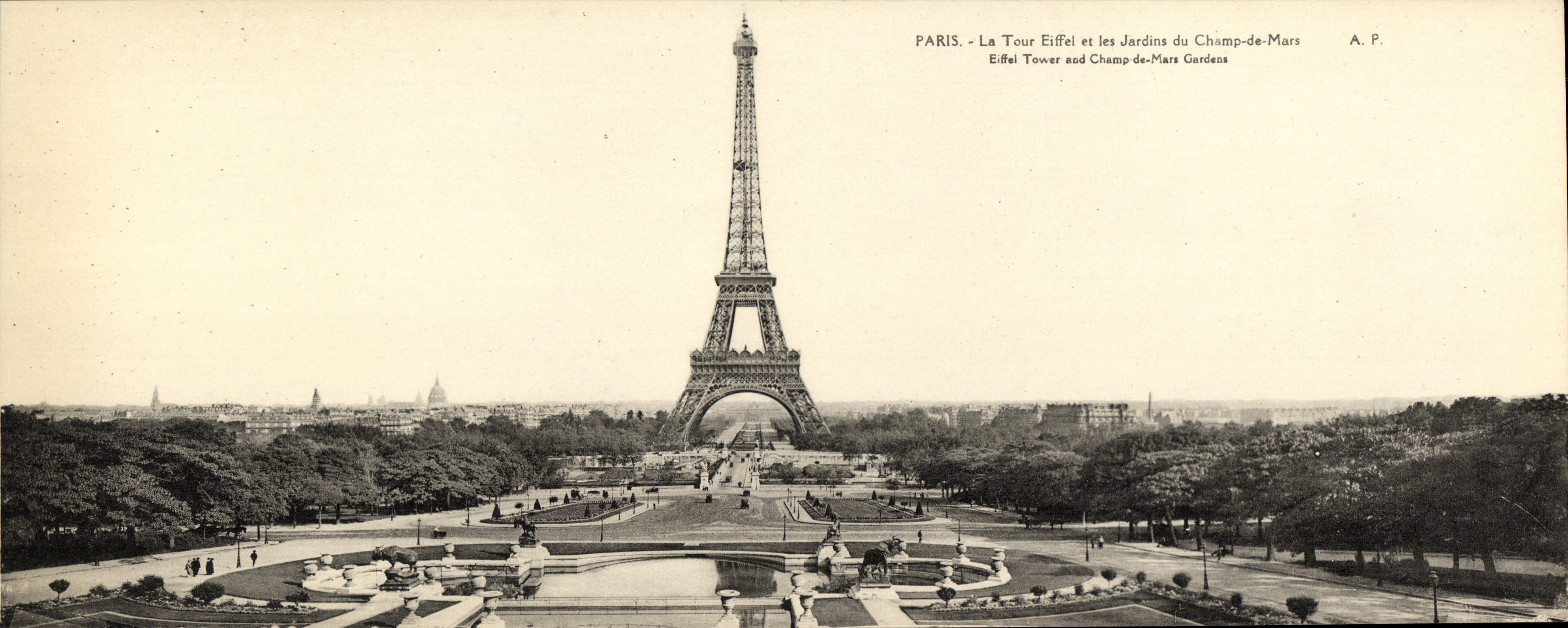 CPA Grand Format Paris La Tour Eiffel et les jardins du Champ de Mars