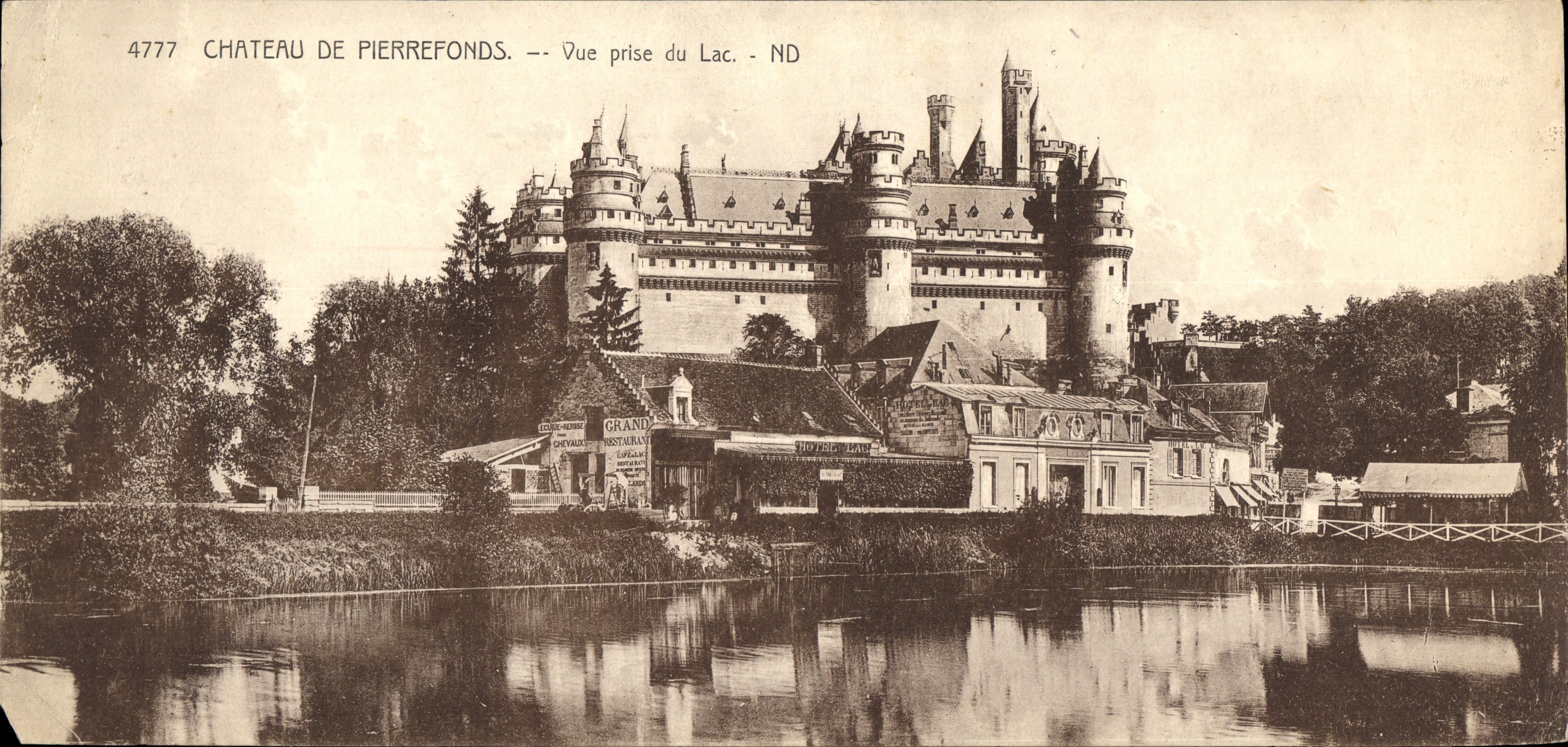 CPA Grand Format Chateau De Pierrefonds Vue Prise du Lac 28 * 14 cm