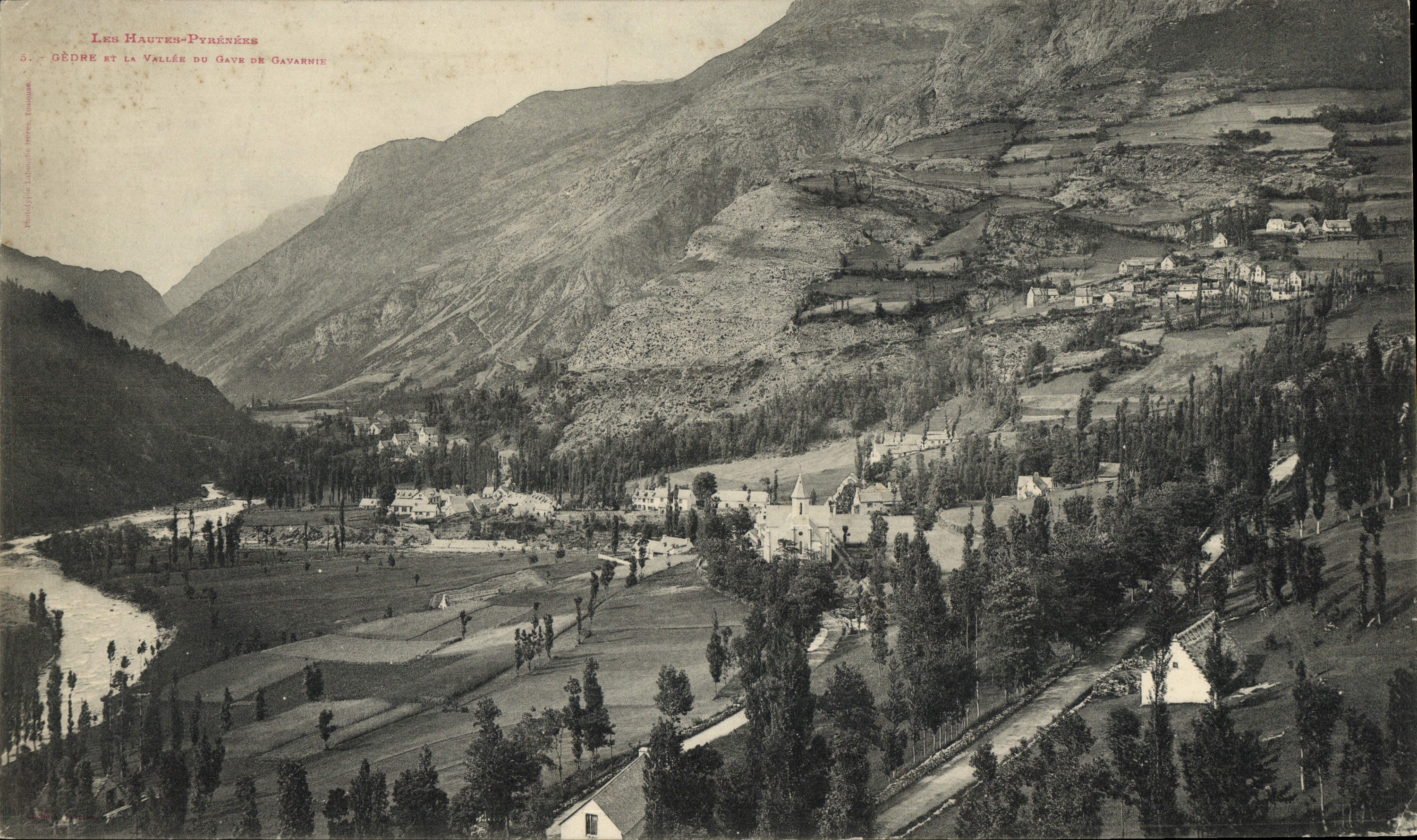 CPA Grand Format Gedre et la vallee de la Gave de Gavarnie 25 * 15 cm