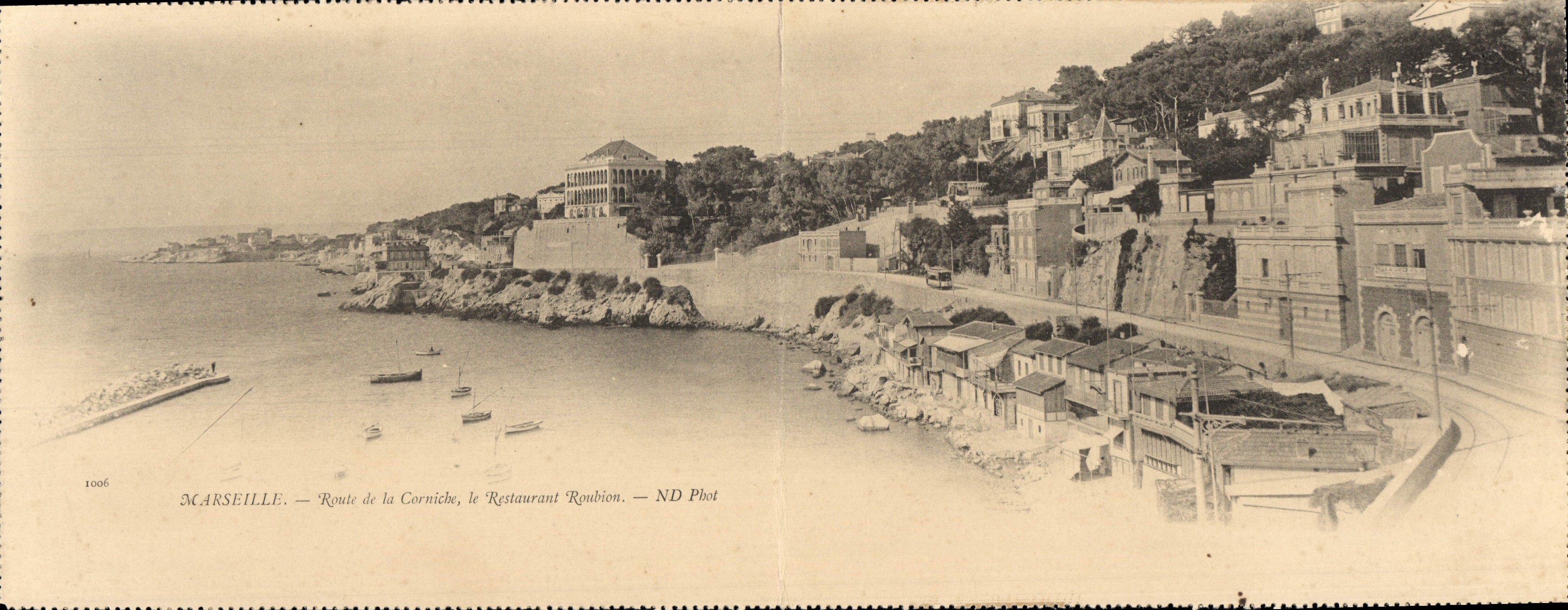 CPA Grand Format Marseille Route de la Corniche Le restaurant Roubion 28.5 * 11 cm