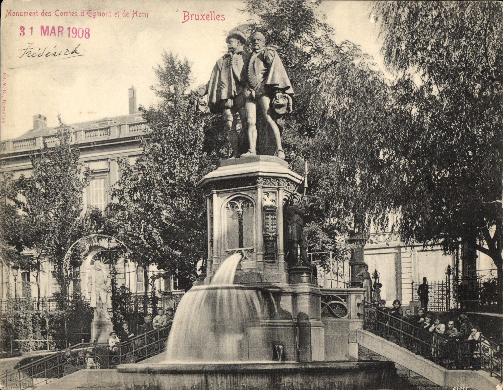 CPA Grand Format Bruxelles Monument Des Comtes d'Egmont Et De Horn Enfants 18 * 14 cm