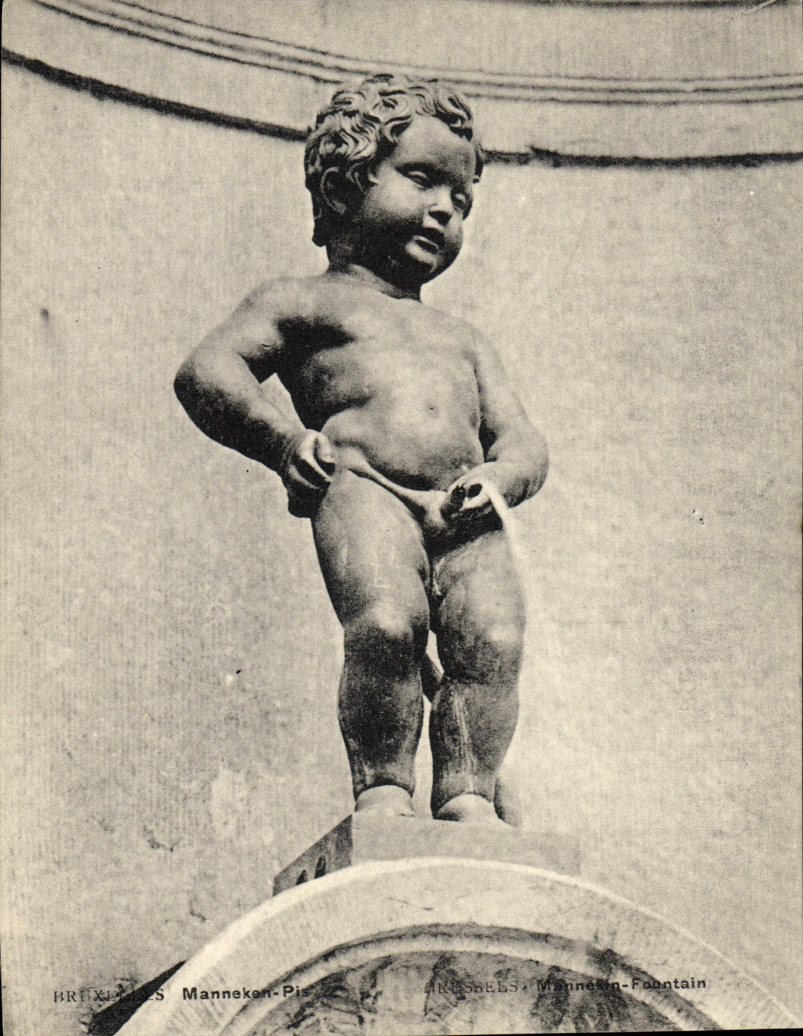 CPA Grand Format Bruxelles Manneken Pis Fontaine 18 * 14 cm