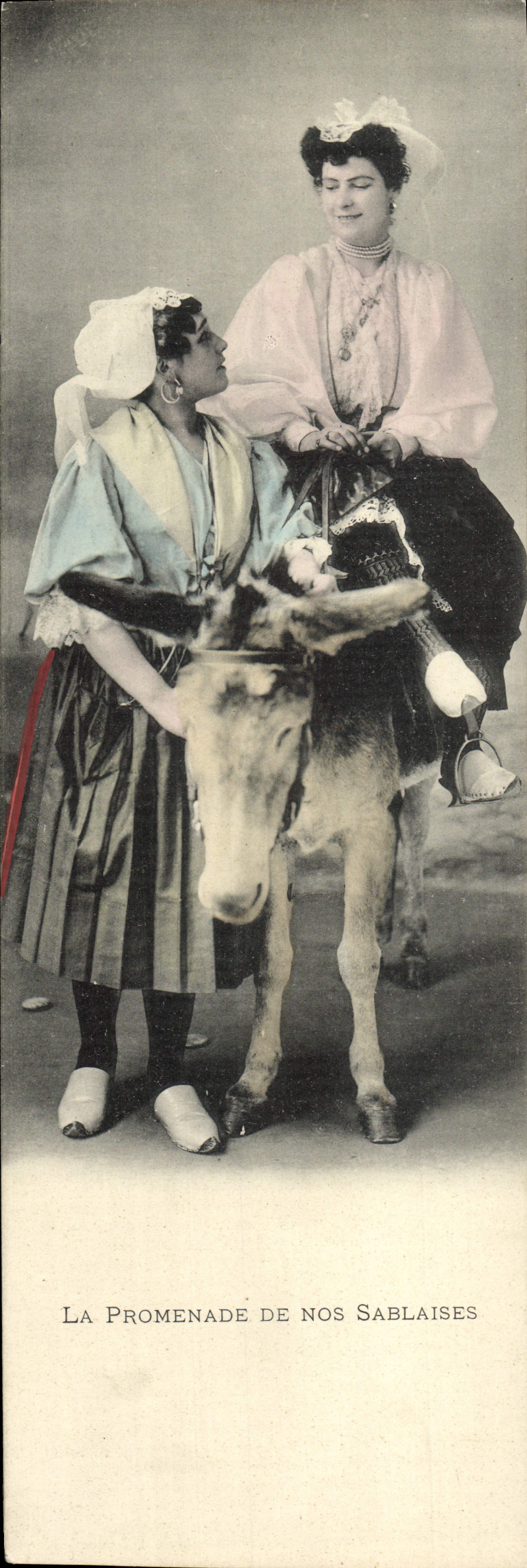 CPA Grand Format La Promenade De Nos Sablaises Folklore Ane Mule 28 * 9 cm