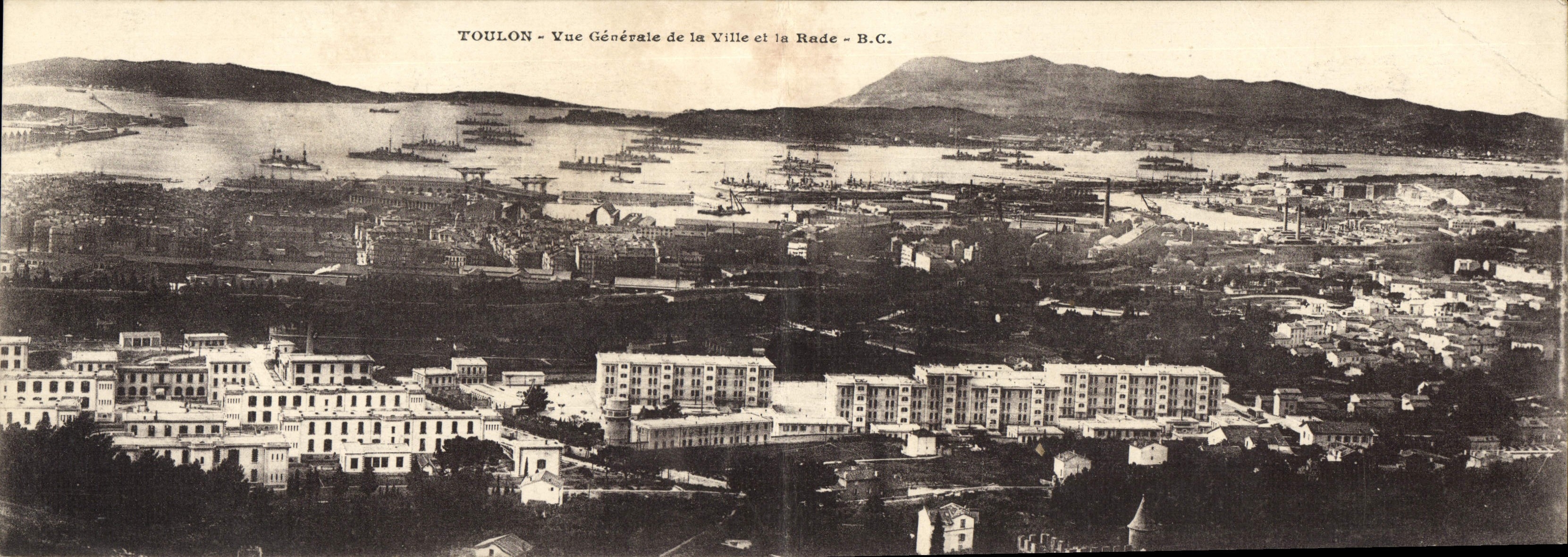 CPA Grand Format Toulon Vue Generale De La Ville Et La Rade Bateaux 28 * 11 cm