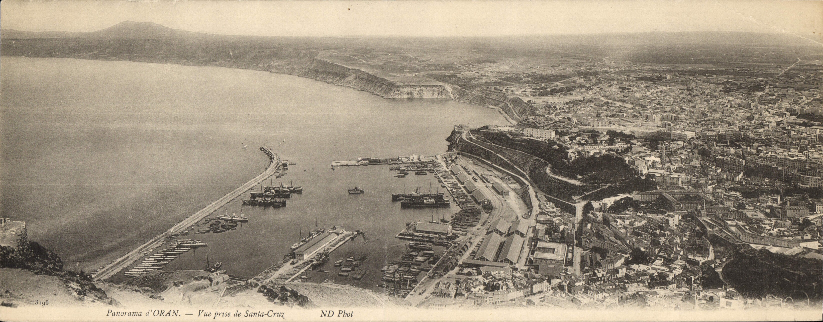 Panorama de gran tamaño de la POSTAL de la VENDIMIA de Orán vista Sainte de Crez Orán Argelia 28 * 11 cm