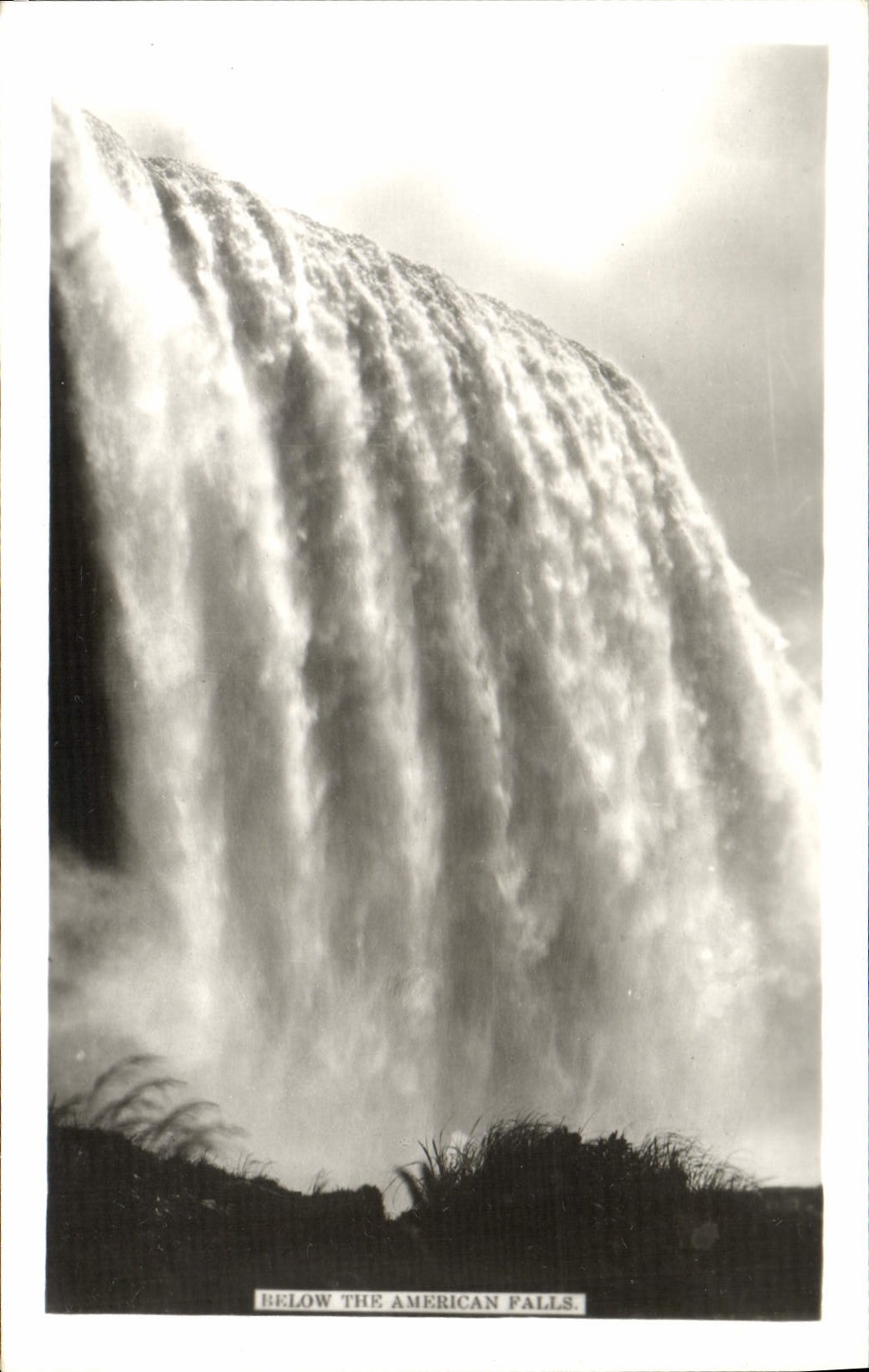 Catarata de la POSTAL de la VENDIMIA del Niagara debajo de la catarata americana