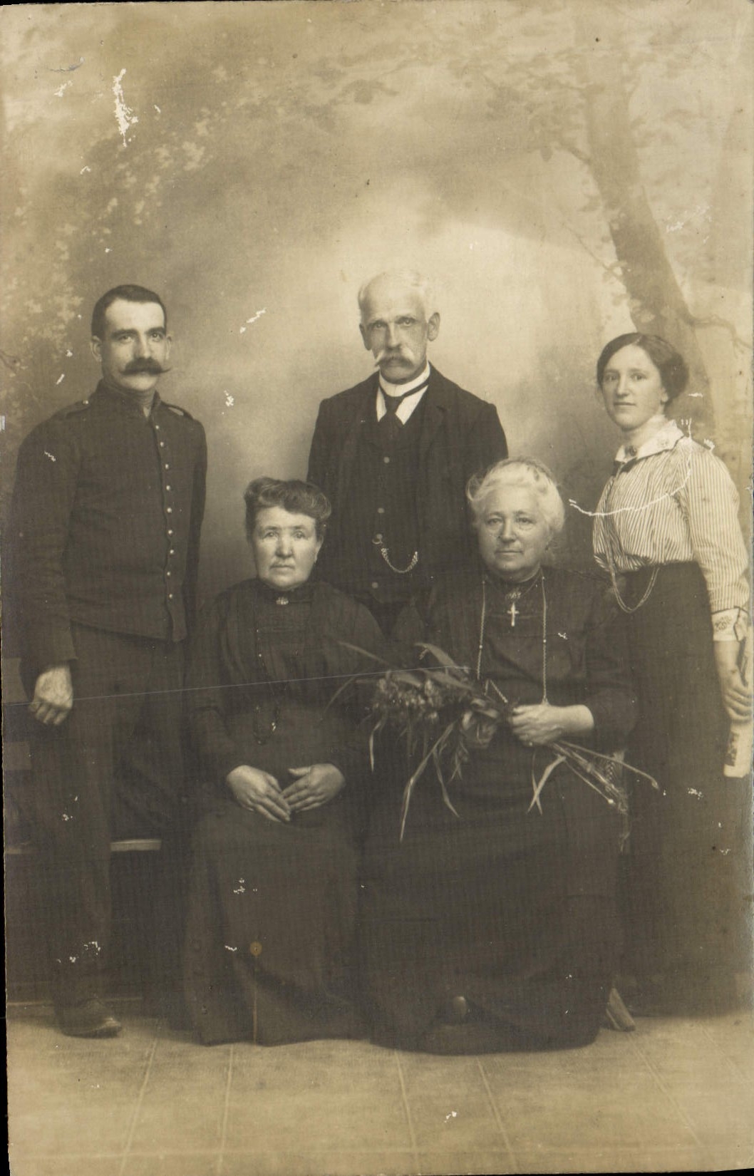 CARTE PHOTO Famille Soldat Militaria 