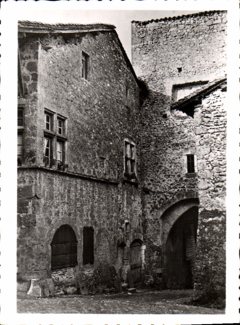 MODERN CARD Perouges House Banks