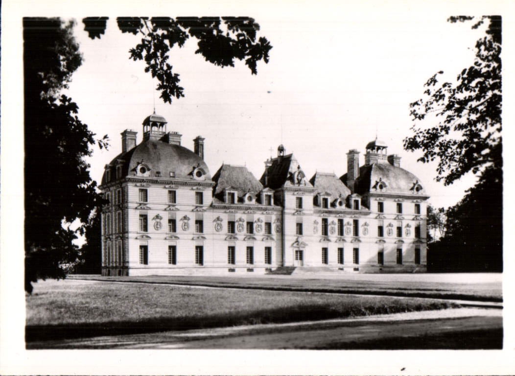 CPM Le Chateau De Cheverny La Facade Sud The South Front