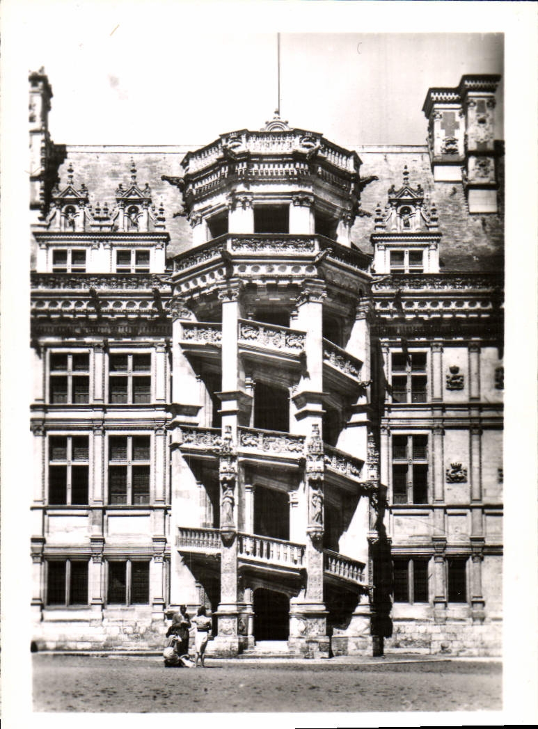 CPM Le Chateau De Blois L'Escalier D'Honneur De L'Aile Francois 1er