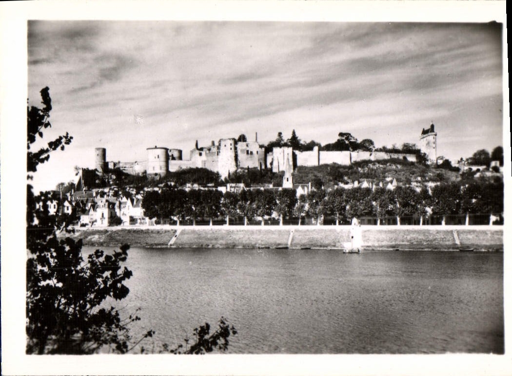 MODERN CARD the Castle De Chinon Overall picture Of the Castle And Vienna