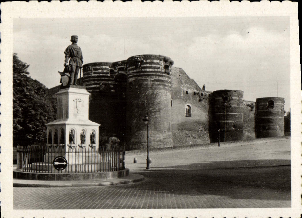 CPM Angers Chateau Roi Rene