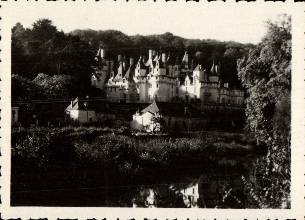 MODERN CARD Castle Worn