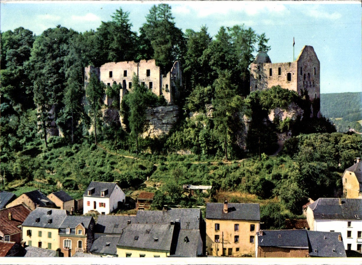 MODERN CARD Larochette the Castle