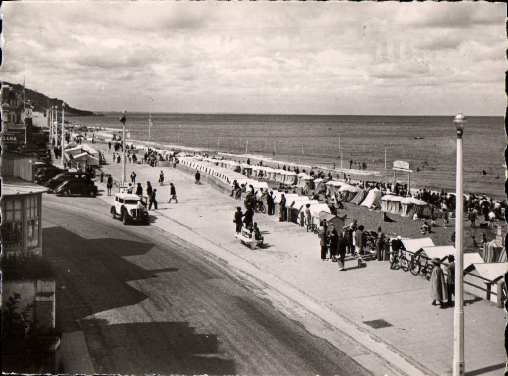 MODERN CARD Villers on Sea the Beach