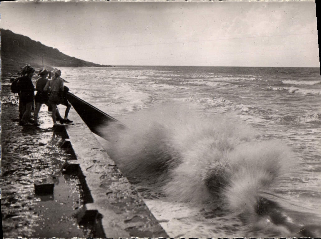 MODERN CARD Villers on Sea Effect Vagueness and Cliffs