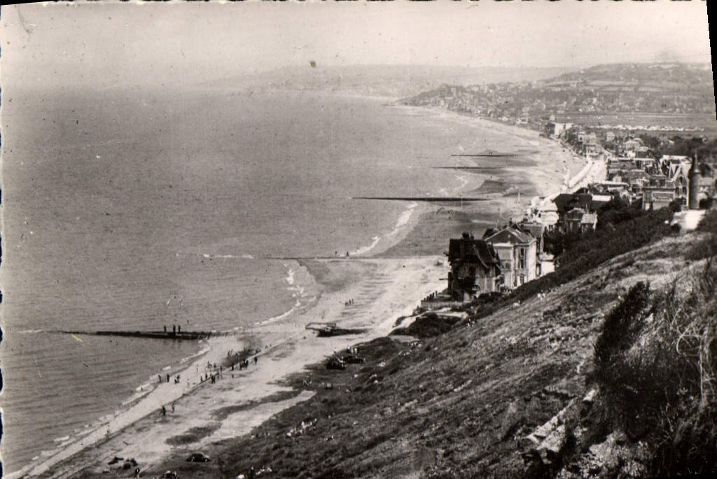 MODERN CARD Villers on Sea cliffs and sea