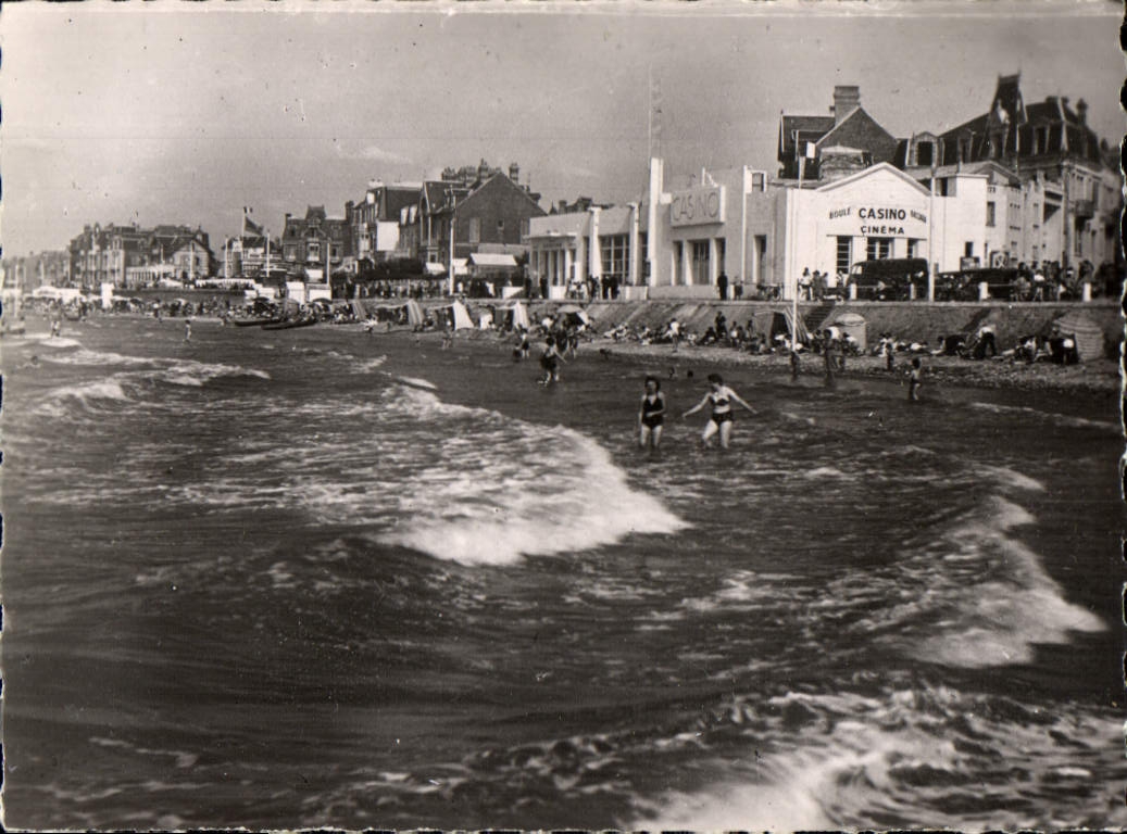 MODERN CARD Villers on Sea the Beach and the Casino