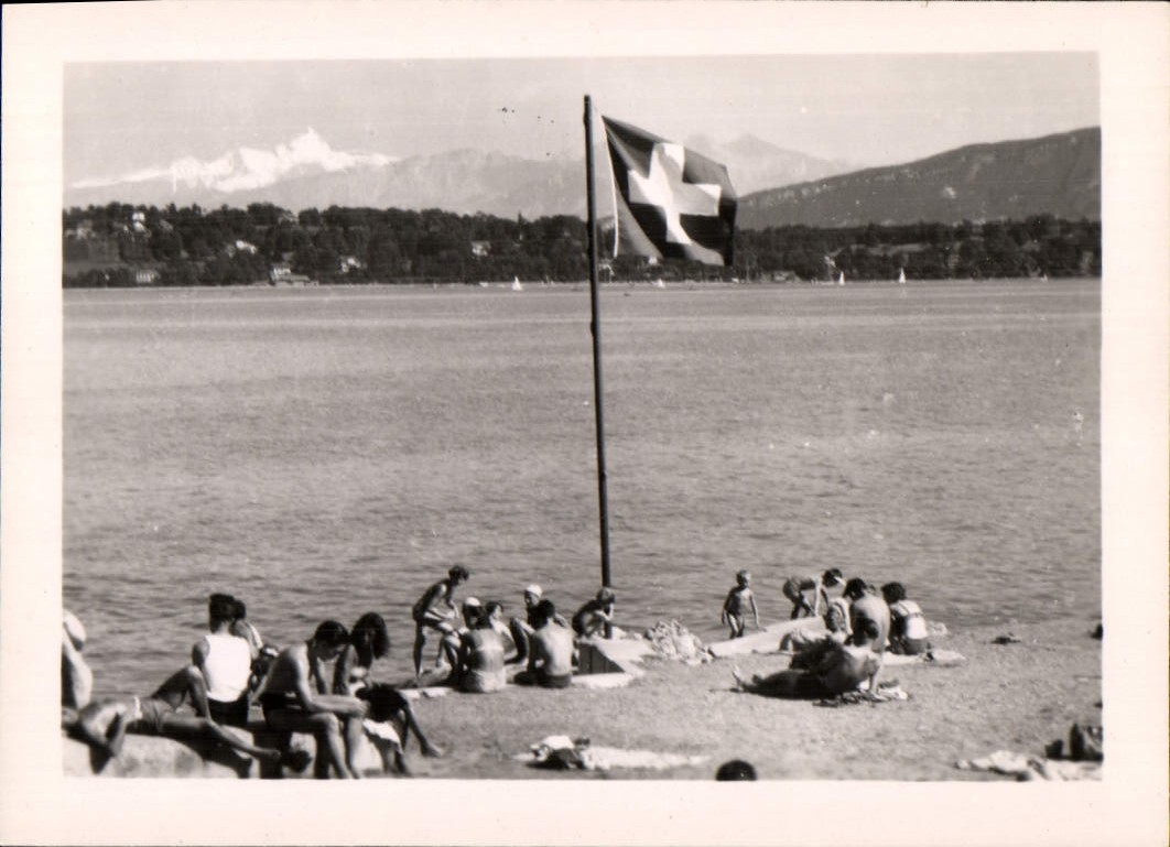 MODERN CARD Geneva the Beach and Mont Blanc