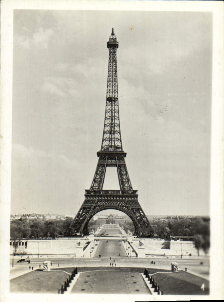 CPM Paris La Tour Eiffel