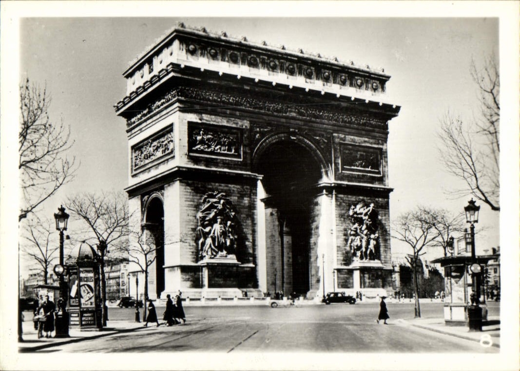 CPM Paris L'Arc de triomphe 