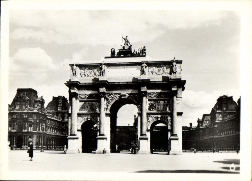 CPM Paris L'Arc de Triomphe du Carrousel
