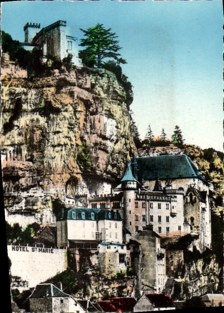 CPM Rocamadour Le Rocher Vu de la Route de Cahors