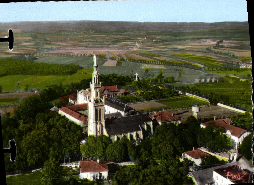 MODERN CARD Notre Dame of Sion View