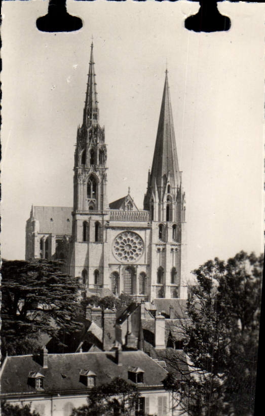 CPM Chartres Vue Sur la Cathedrasle