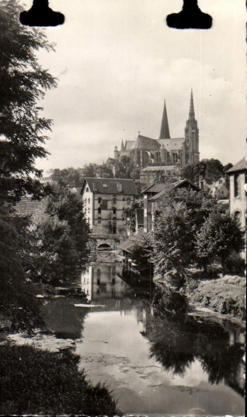 CPM Chartres Vue sur le le Pont du Massacre et la Cathedrale