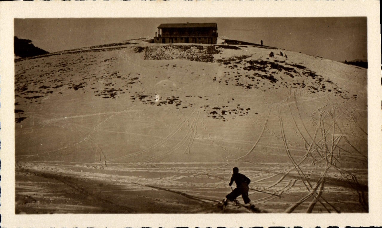 MODERN CARD Ifrane under snow the country cottage of the Ski Club in Tizi NR Tretten