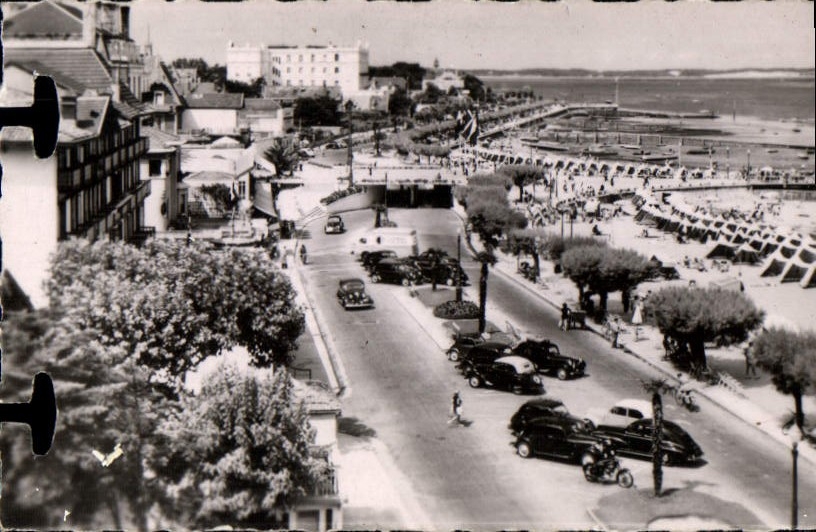 CPM Arcachon Cote d'Argent Promenade du Bord de Mer et la Plage