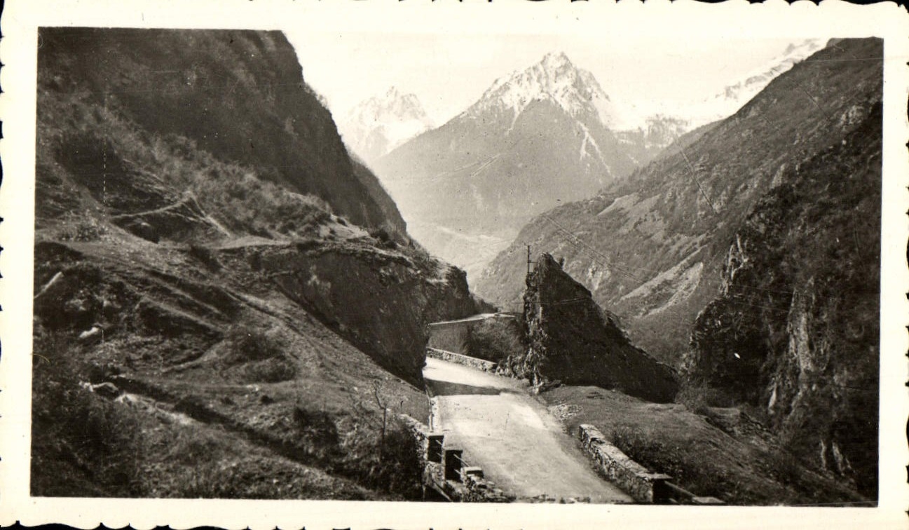 CPM Gavarnie Route de Luz a La Porte d'Espagne