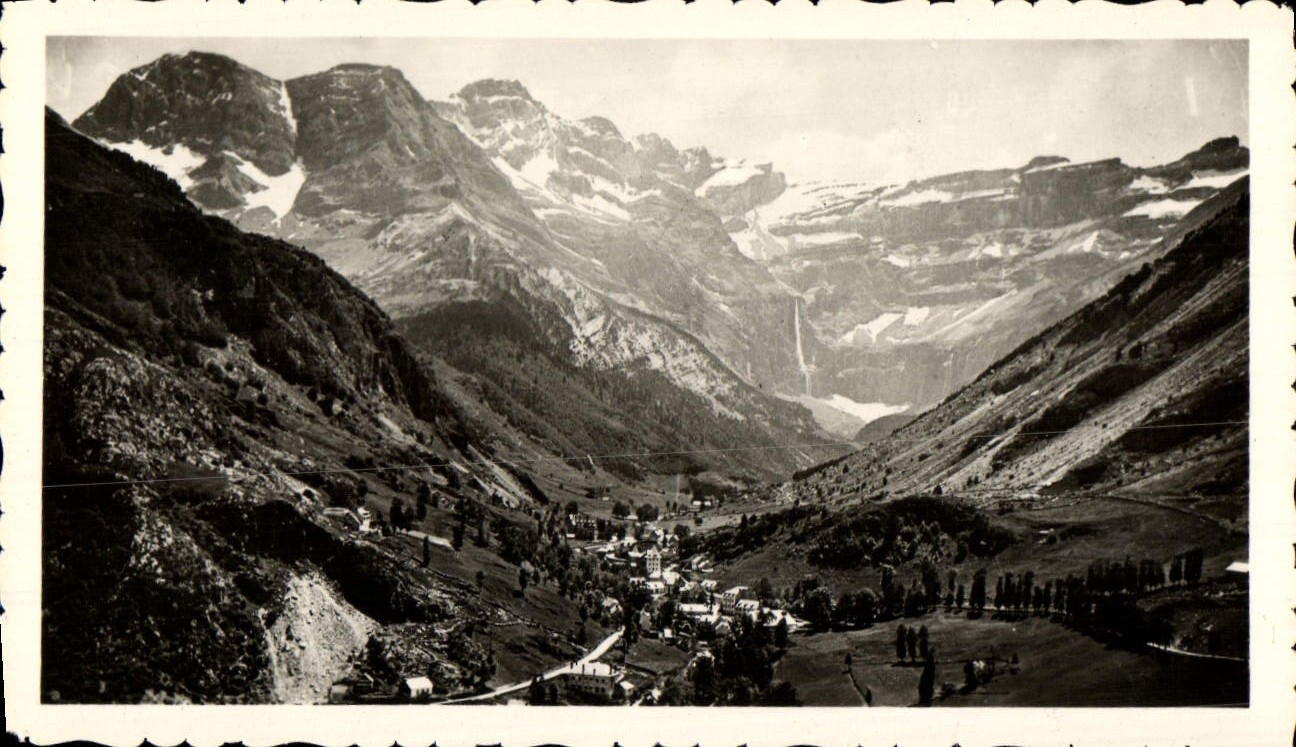 CPM Gavarnie Vue Generale et le Cirque