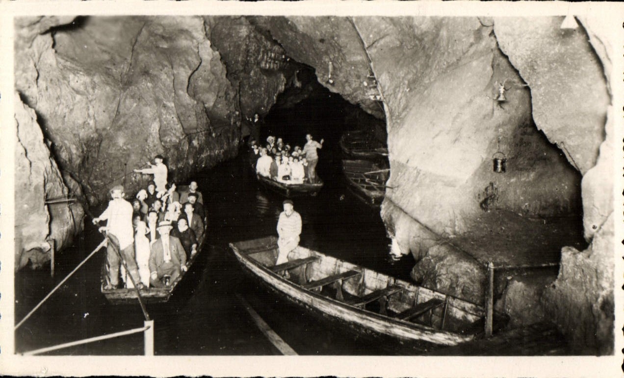 MODERN CARD the Caves De Betharram the Unloading dock of the River