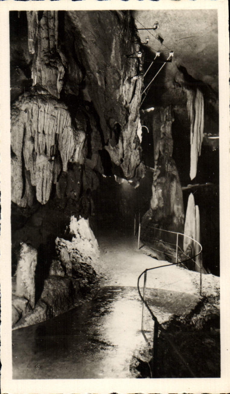 MODERN CARD the Caves De Betharram the Hall