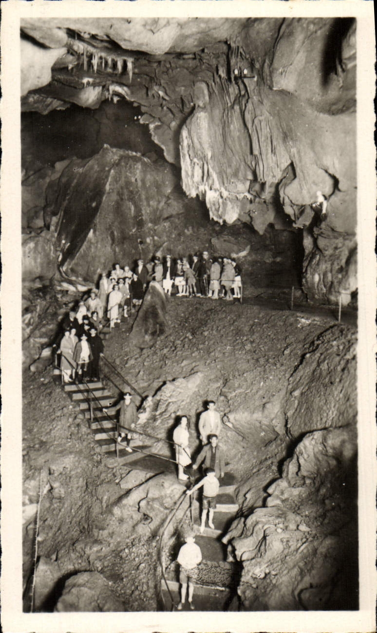MODERN CARD the Caves De Betharram Descent in the lower Caves