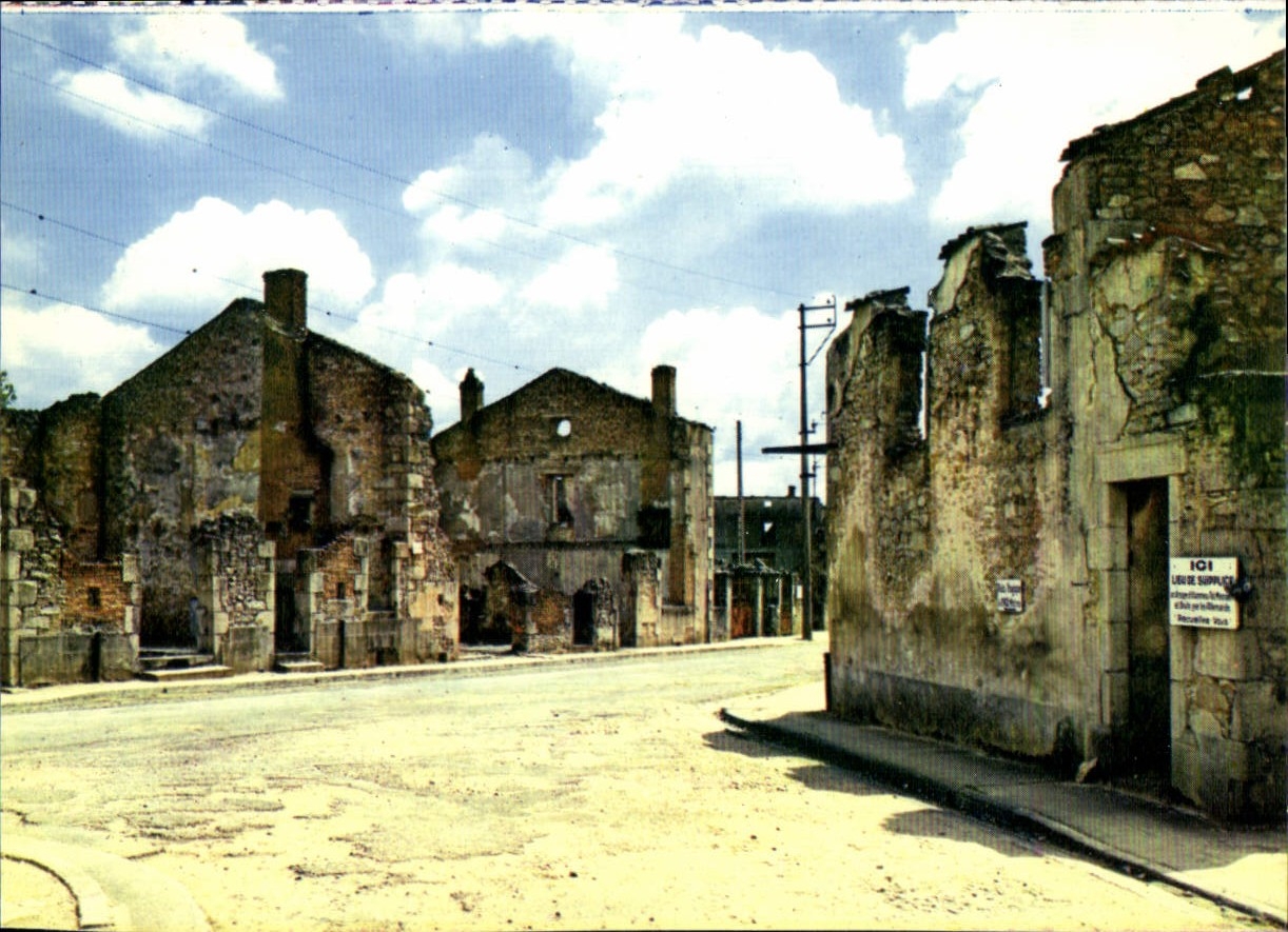 CPM Oradour Sur Glane La Rue Principale Militaria