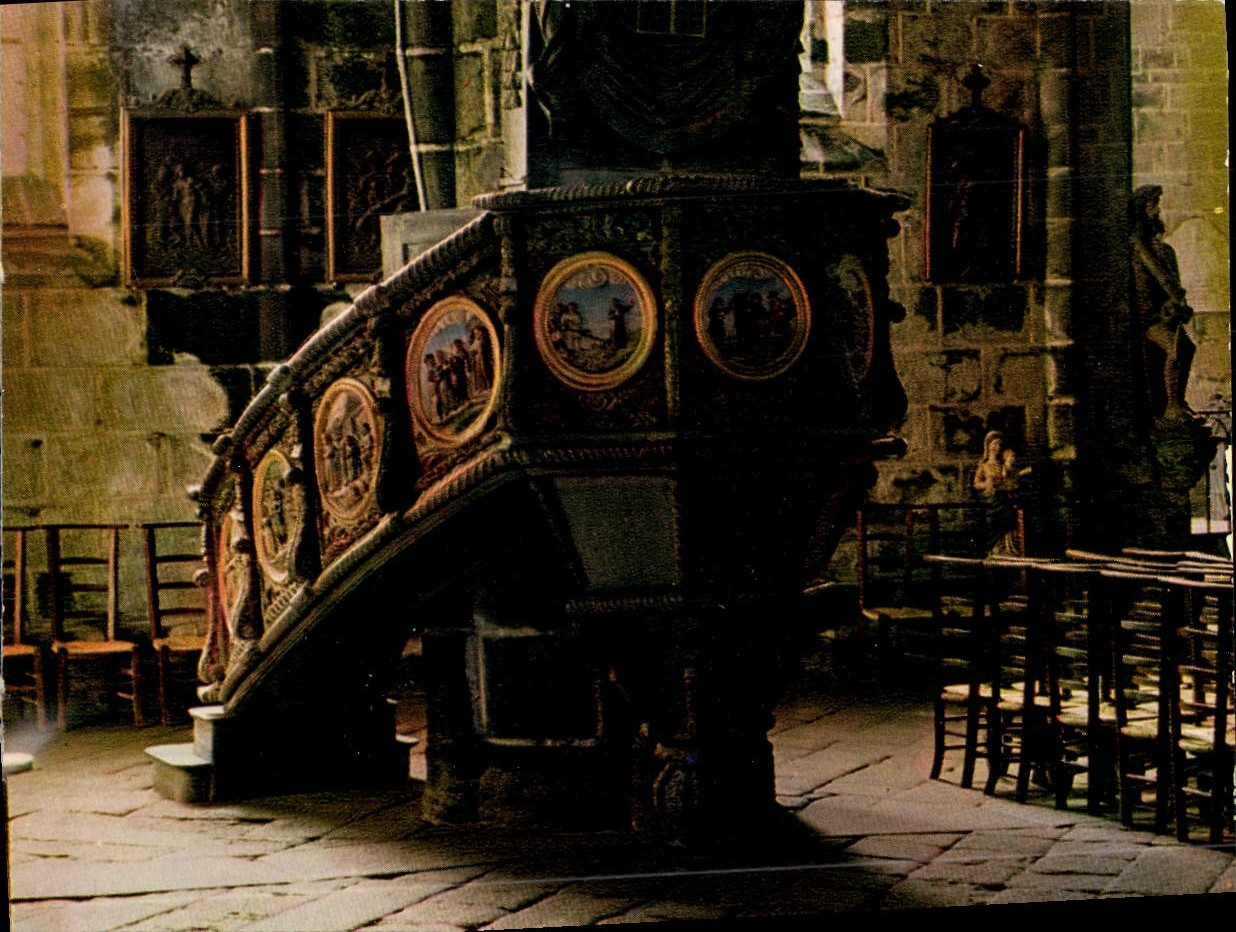 CPM Locronan La Chaire a precher ses Medaillons racontant la legende de Saint Renan