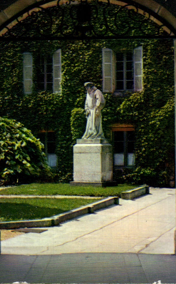 CPM Beaune Statue moderne du fondateur par H Bouchard