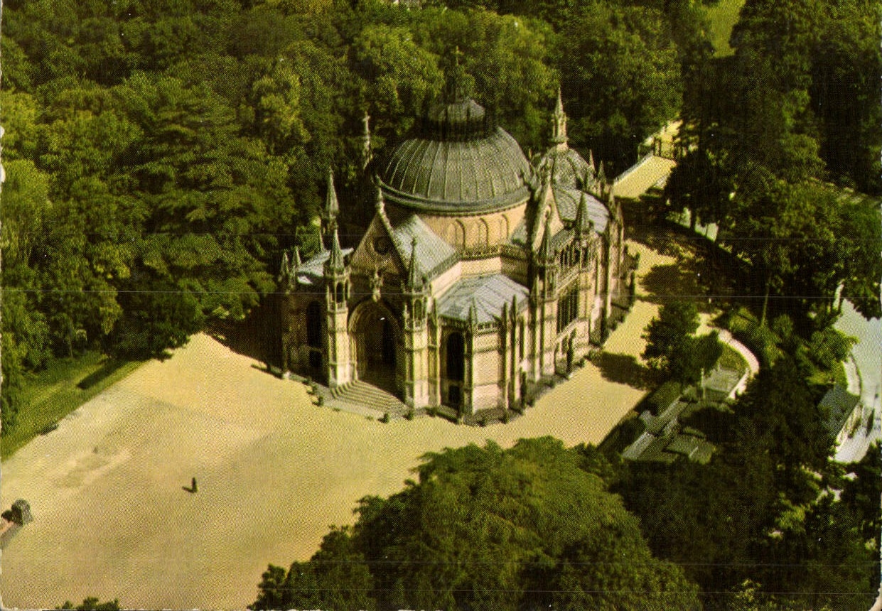 POSTAL MODERNA aire visto St. Louis real de la cámara acorazada de Dreux